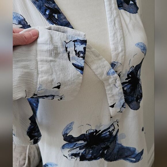 H&m Floral Blue and White Women's Top - Picture 7 of 8
